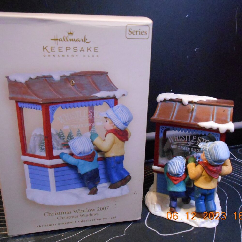Hallmark Keepsake Christmas Window Shoping